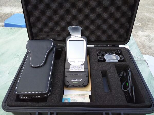 CSGT kiểm tra tài xế bằng máy thử ma tuý loại mới - Sputnik Việt Nam