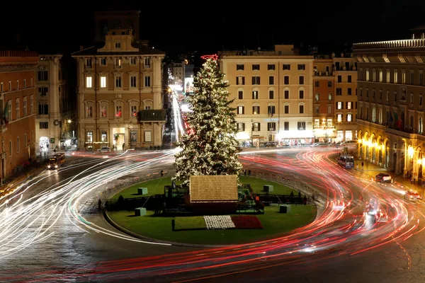 Cây thông giáng sinh ở quảng trường Piazza Venezia ở Rome, Ý Cây thông giáng sinh ở quảng trường Piazza Venezia ở Rome, Ý - Sputnik Việt Nam