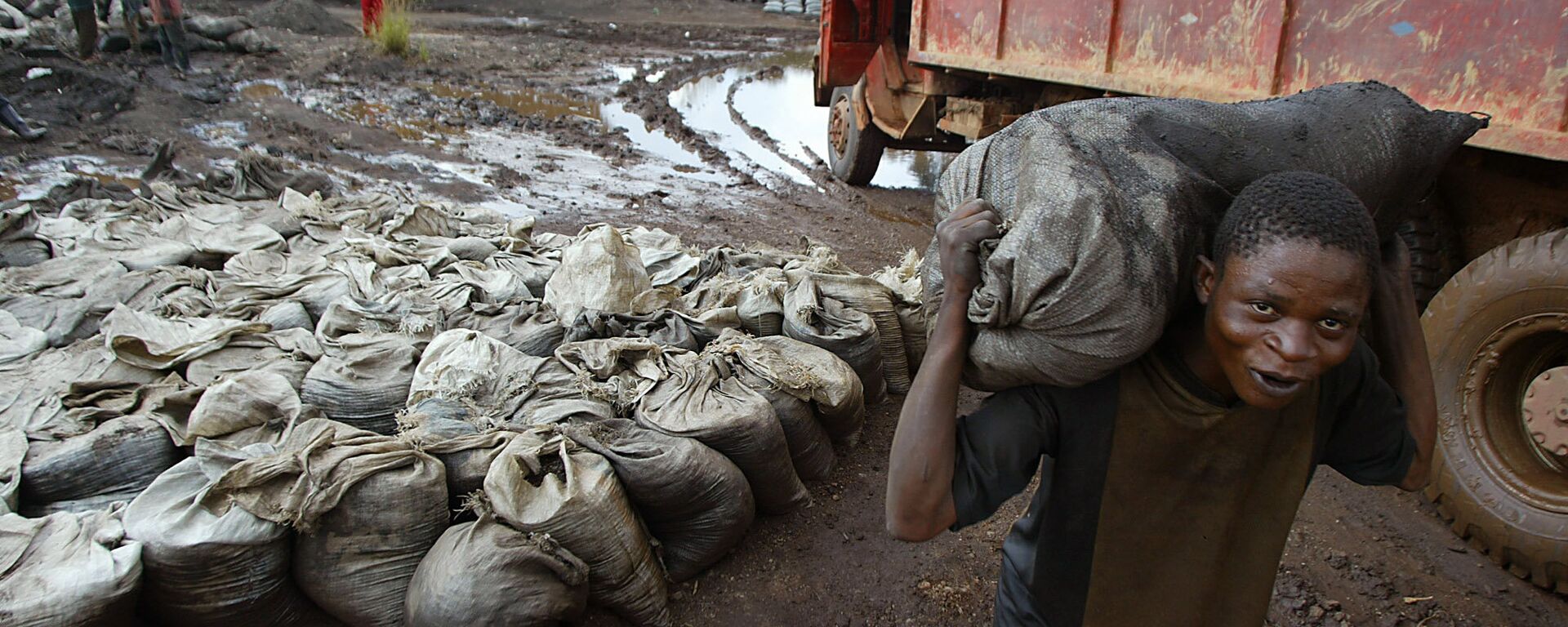 Trẻ em khai thác coban ở CHDC Congo - Sputnik Việt Nam, 1920, 17.12.2019