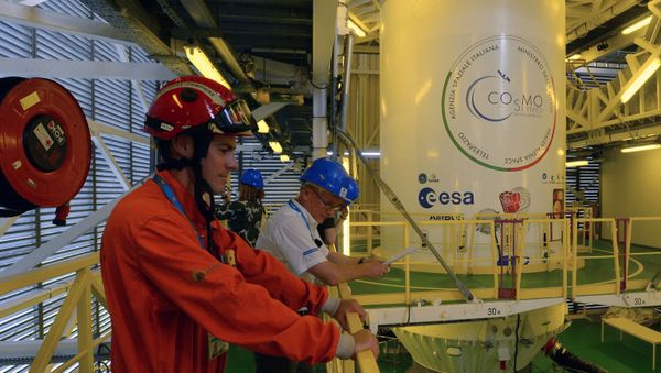 Tên lửa Soyuz ở sân bay vũ trụ Kourou Tên lửa Soyuz ở sân bay vũ trụ Kourou - Sputnik Việt Nam