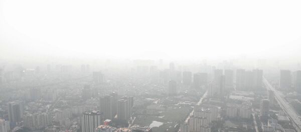 Khu vực trung tâm Thủ đô luôn trong tình trạng mù mịt, tầm nhìn xa hạn chế. - Sputnik Việt Nam
