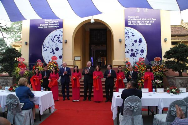 Triển lãm Thanh âm từ miền quá khứ tươi đẹp - Bộ sưu tập sứ Nga của Bảo tàng Hermitage” - Sputnik Việt Nam