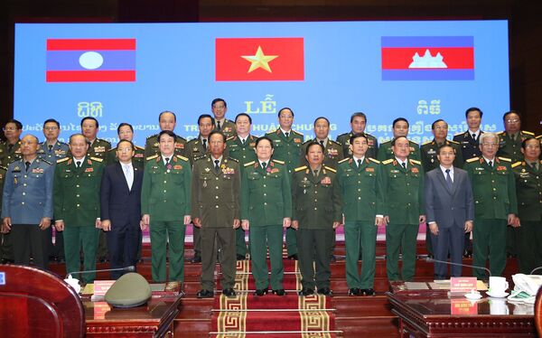 Sống chết có nhau: Tình đoàn kết anh em trong hợp tác quốc phòng Việt Nam, Lào và Campuchia Sống chết có nhau: Tình đoàn kết anh em trong hợp tác quốc phòng Việt Nam, Lào và Campuchia - Sputnik Việt Nam