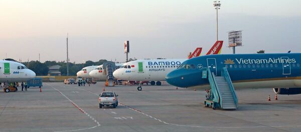 Máy bay của các hãng hàng không Việt Nam chuẩn bị đón khách tại sân bay Nội Bài. Máy bay của các hãng hàng không Việt Nam chuẩn bị đón khách tại sân bay Nội Bài. - Sputnik Việt Nam