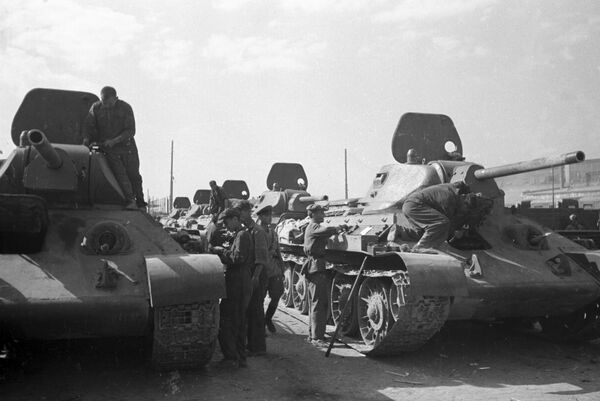 Xe tăng T-34 huyền thoại: Chặng đường 80 năm hoàn thiện và lập công Xe tăng T-34 huyền thoại: Chặng đường 80 năm hoàn thiện và lập công - Sputnik Việt Nam