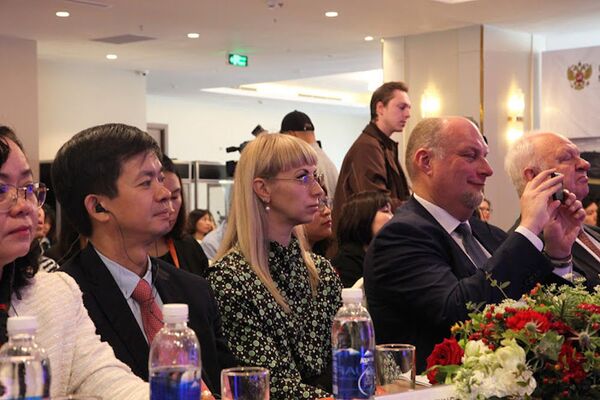 Món quà EURO: Nước Nga đón chào khách du lịch Việt Nam - Sputnik Việt Nam