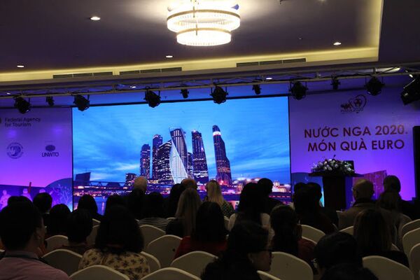 Món quà EURO: Nước Nga đón chào khách du lịch Việt Nam - Sputnik Việt Nam