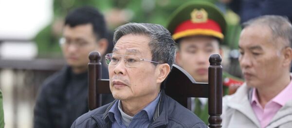 Bị cáo Nguyễn Bắc Son (sinh năm 1953, cựu Bộ trưởng Bộ Thông tin và Truyền thông) tại phiên tòa. - Sputnik Việt Nam