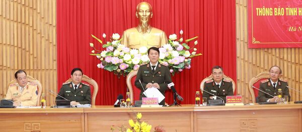 Trung tướng Lương Tam Quang, Thứ trưởng Bộ Công an trả lời các câu hỏi của phóng viên. - Sputnik Việt Nam