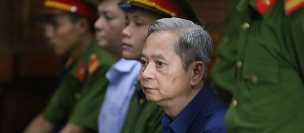 Bị cáo Nguyễn Hữu Tín, nguyên Phó Chủ tịch UBND Thành phố Hồ Chí Minh. Bị cáo Nguyễn Hữu Tín, nguyên Phó Chủ tịch UBND Thành phố Hồ Chí Minh. - Sputnik Việt Nam