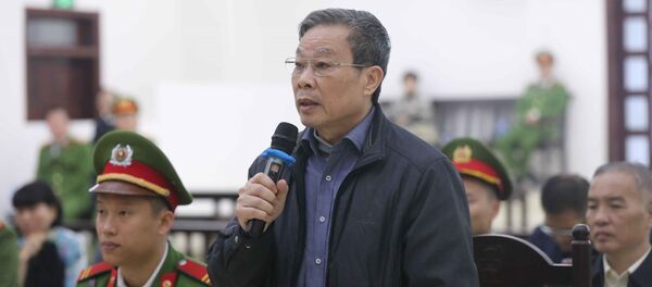 Bị cáo Nguyễn Bắc Son (sinh năm 1953, cựu Bộ trưởng Bộ Thông tin và Truyền thông) nói lời sau cùng.  - Sputnik Việt Nam