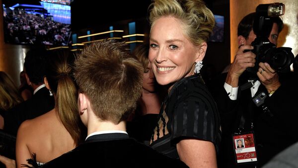 Nữ diễn viên người Mỹ Sharon Stone tại Lễ trao giải Quả cầu vàng lần thứ 75 - Sputnik Việt Nam