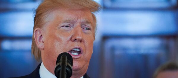 Tổng thống Hoa Kỳ Donald Trump đưa ra một tuyên bố về Iran trong Grand Foyer tại Nhà Trắng ở Washington, Hoa Kỳ, ngày 8 tháng 1 năm 2020. - Sputnik Việt Nam