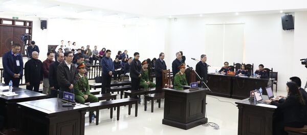 Các bị cáo nghe tòa tuyên án. - Sputnik Việt Nam