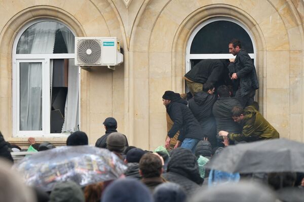 Tại Abkhazia, những người biểu tình yêu cầu tổng thống từ chức - Sputnik Việt Nam