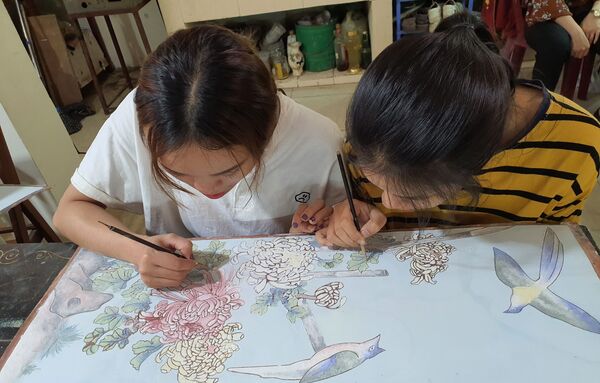 Trang sức pháp lam Huế trên bạc cho Tết Canh Tý được lấy cảm hứng từ pháp lam Nga Trang sức pháp lam Huế trên bạc cho Tết Canh Tý được lấy cảm hứng từ pháp lam Nga - Sputnik Việt Nam