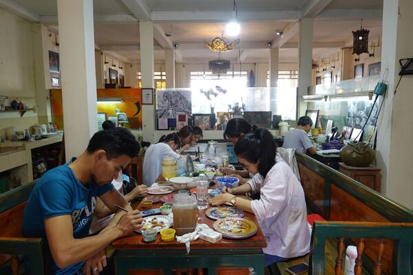 Trang sức pháp lam Huế trên bạc cho Tết Canh Tý được lấy cảm hứng từ pháp lam Nga Trang sức pháp lam Huế trên bạc cho Tết Canh Tý được lấy cảm hứng từ pháp lam Nga - Sputnik Việt Nam