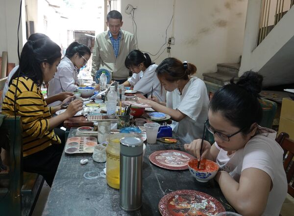 Trang sức pháp lam Huế trên bạc cho Tết Canh Tý được lấy cảm hứng từ pháp lam Nga Trang sức pháp lam Huế trên bạc cho Tết Canh Tý được lấy cảm hứng từ pháp lam Nga - Sputnik Việt Nam