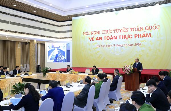 Thủ tướng Nguyễn Xuân Phúc chủ trì Hội nghị toàn quốc về an toàn thực phẩm Thủ tướng Nguyễn Xuân Phúc chủ trì Hội nghị toàn quốc về an toàn thực phẩm - Sputnik Việt Nam