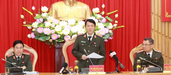 Trung tướng Lương Tam Quang, Thứ trưởng Bộ Công an trả lời các câu hỏi của phóng viên. - Sputnik Việt Nam