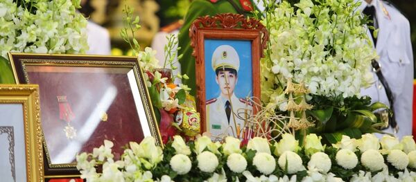 Những hình ảnh xúc động tại Lễ tang 3 chiến sĩ Công an nhân dân hy sinh tại Đồng Tâm. - Sputnik Việt Nam