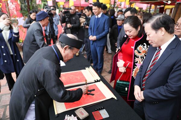 Hội chữ Xuân Canh Tý 2020 chính thức khai mạc Hội chữ Xuân Canh Tý 2020 chính thức khai mạc - Sputnik Việt Nam