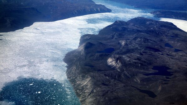 Những tảng băng trôi trong vịnh hẹp ngoài khơi Greenland, tháng 8 năm 2017 - Sputnik Việt Nam