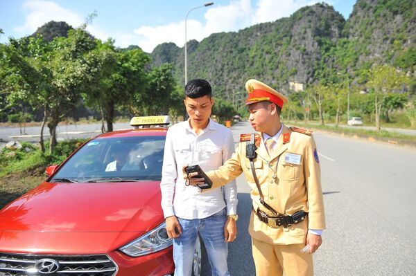 Bộ Công an: CSGT tung quân, quyết xử lý tài xế say xỉn tất cả các ngày Tết - Sputnik Việt Nam