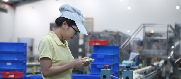 Dây chuyền sản xuất và đóng gói tự động tại Nhà máy sữa đậu nành Vinasoy Bình Dương (Công ty Sữa Đậu nành Việt Nam). - Sputnik Việt Nam