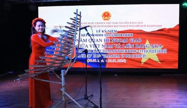 Cuộc trò chuyện nghiêm túc trong khung cảnh lễ hội - Sputnik Việt Nam