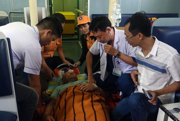 Tàu SAR 412 ra khơi cứu thuyền viên Thái Lan gặp nạn trên biển Tàu SAR 412 ra khơi cứu thuyền viên Thái Lan gặp nạn trên biển - Sputnik Việt Nam