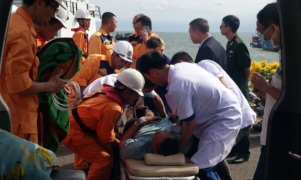 Tàu SAR 412 ra khơi cứu thuyền viên Thái Lan gặp nạn trên biển Tàu SAR 412 ra khơi cứu thuyền viên Thái Lan gặp nạn trên biển - Sputnik Việt Nam