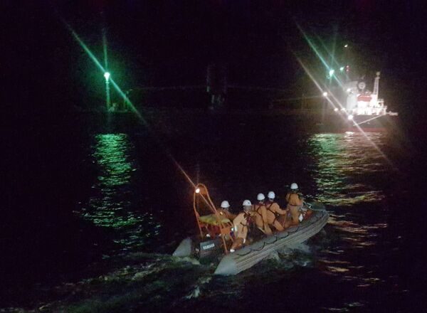 Tàu SAR 412 ra khơi cứu thuyền viên Thái Lan gặp nạn trên biển Tàu SAR 412 ra khơi cứu thuyền viên Thái Lan gặp nạn trên biển - Sputnik Việt Nam