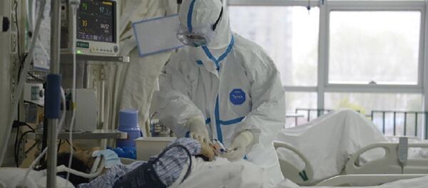 Медперсонал и пациент в Центральной больнице Уханя, Китай - Sputnik Việt Nam