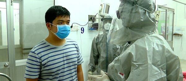 Đoàn công tác của Bộ Y tế thực hiện các biện pháp nghiệp vụ với bệnh nhân dương tính với virus nCoV Đoàn công tác của Bộ Y tế thực hiện các biện pháp nghiệp vụ với bệnh nhân dương tính với virus nCoV - Sputnik Việt Nam