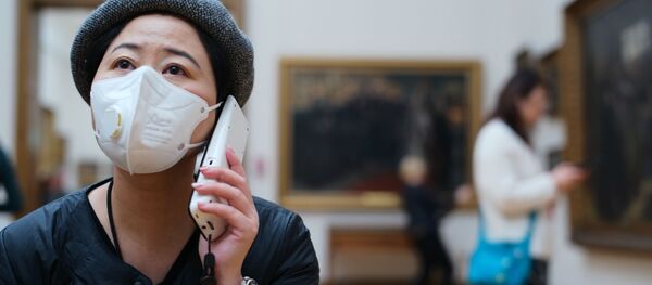 Nữ du khách đeo khẩu trang thăm Viện Bảo tàng ở Matxcơva Nữ du khách đeo khẩu trang thăm Viện Bảo tàng ở Matxcơva - Sputnik Việt Nam