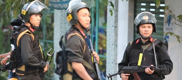 Lực lượng cảnh sát, công an triển khai lực lượng vây bắt nghi can nổ súng tại Củ Chi Lực lượng cảnh sát, công an triển khai lực lượng vây bắt nghi can nổ súng tại Củ Chi - Sputnik Việt Nam