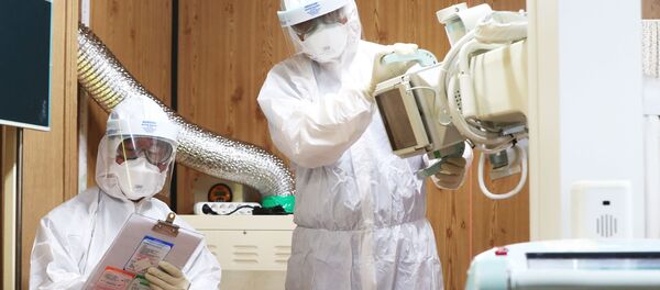 Nhân viên y tế tại một bệnh viện ở Suwon, Hàn Quốc. - Sputnik Việt Nam