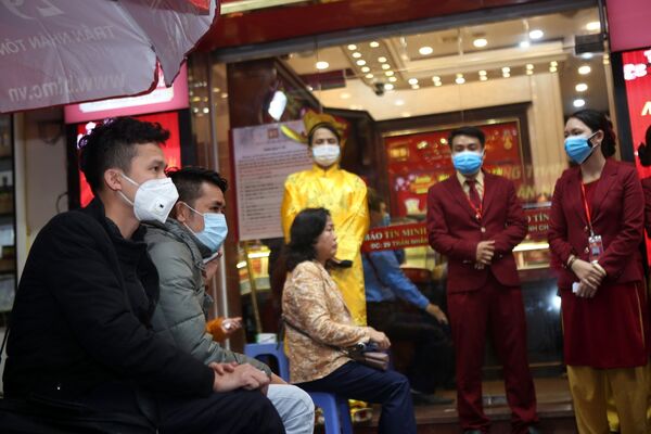 Sự thật ngày vía Thần Tài: Có nên mua vàng cầu may? - Sputnik Việt Nam