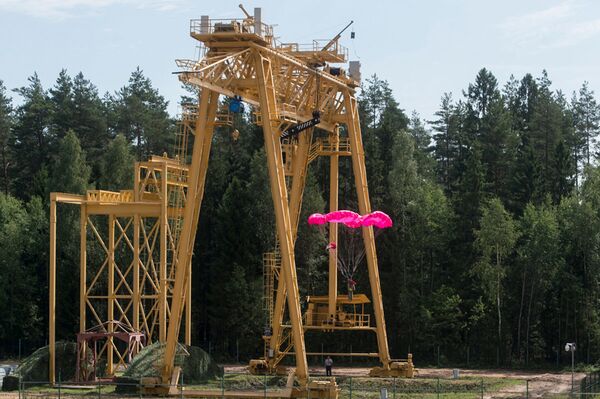 «Cơ may» cứu rỗi: Nga có loại dù đưa người rời khỏi nhà cao tầng đang bốc cháy - Sputnik Việt Nam