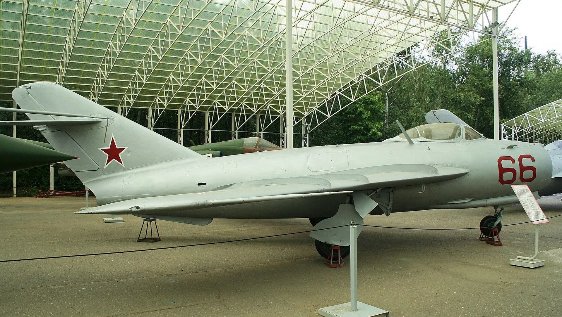 Máy bay chiến đấu MIG-17PF của Liên Xô 