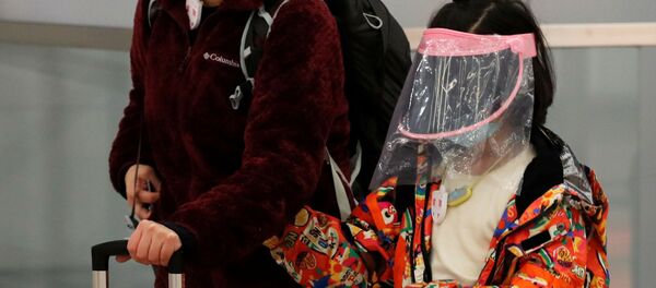 Đứa trẻ đeo mặt nạ tự chế ở Hồng Kông - Sputnik Việt Nam