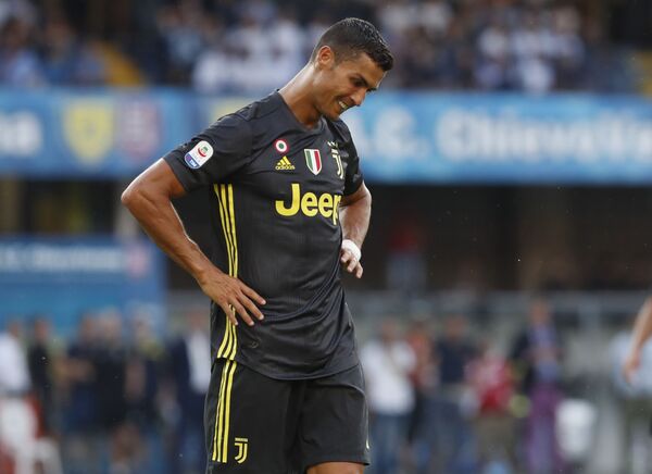 Cristiano Ronaldo trong trận đấu với Chievo Verona, năm 2018 - Sputnik Việt Nam