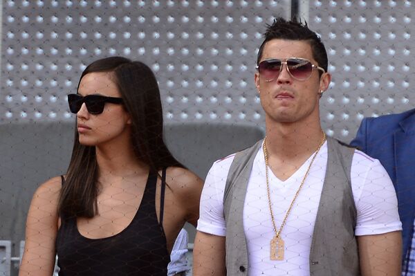 Cristiano Ronaldo cùng bạn gái siêu mẫu Irina Shayk, năm 2013 - Sputnik Việt Nam