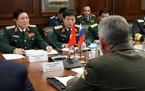 Đại tướng Shoigu và Đại tướng Ngô Xuân Lịch - Sputnik Việt Nam