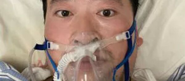 Bác sĩ Li Wenliang, một trong những người đầu tiên cảnh báo về sự bùng phát bệnh viêm phổi do coronavirus Bác sĩ Li Wenliang, một trong những người đầu tiên cảnh báo về sự bùng phát bệnh viêm phổi do coronavirus - Sputnik Việt Nam