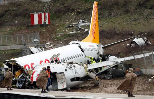 Máy bay trượt khỏi đường băng ở Istanbul Máy bay trượt khỏi đường băng ở Istanbul - Sputnik Việt Nam