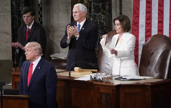 Chủ tịch Hạ viện Hoa Kỳ Nancy Pelosi xé bài phát biểu của Tổng thống Mỹ Donald Trump tại Quốc hội Chủ tịch Hạ viện Hoa Kỳ Nancy Pelosi xé bài phát biểu của Tổng thống Mỹ Donald Trump tại Quốc hội - Sputnik Việt Nam