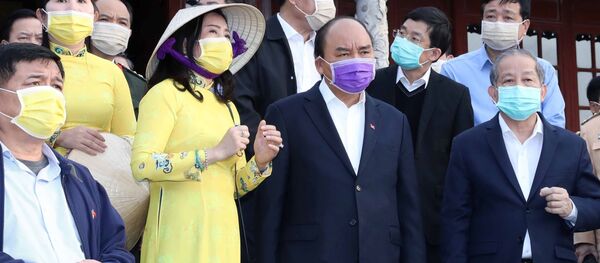 Thủ tướng Nguyễn Xuân Phúc kiểm tra công tác phòng chống dịch tại Quần thể Di tích Cố đô Huế - Sputnik Việt Nam