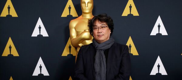 Bong Joon-ho, đạo diễn của bộ phim Ký sinh trùng tại lễ trao giải Oscar 2020 Bong Joon-ho, đạo diễn của bộ phim Ký sinh trùng tại lễ trao giải Oscar 2020 - Sputnik Việt Nam